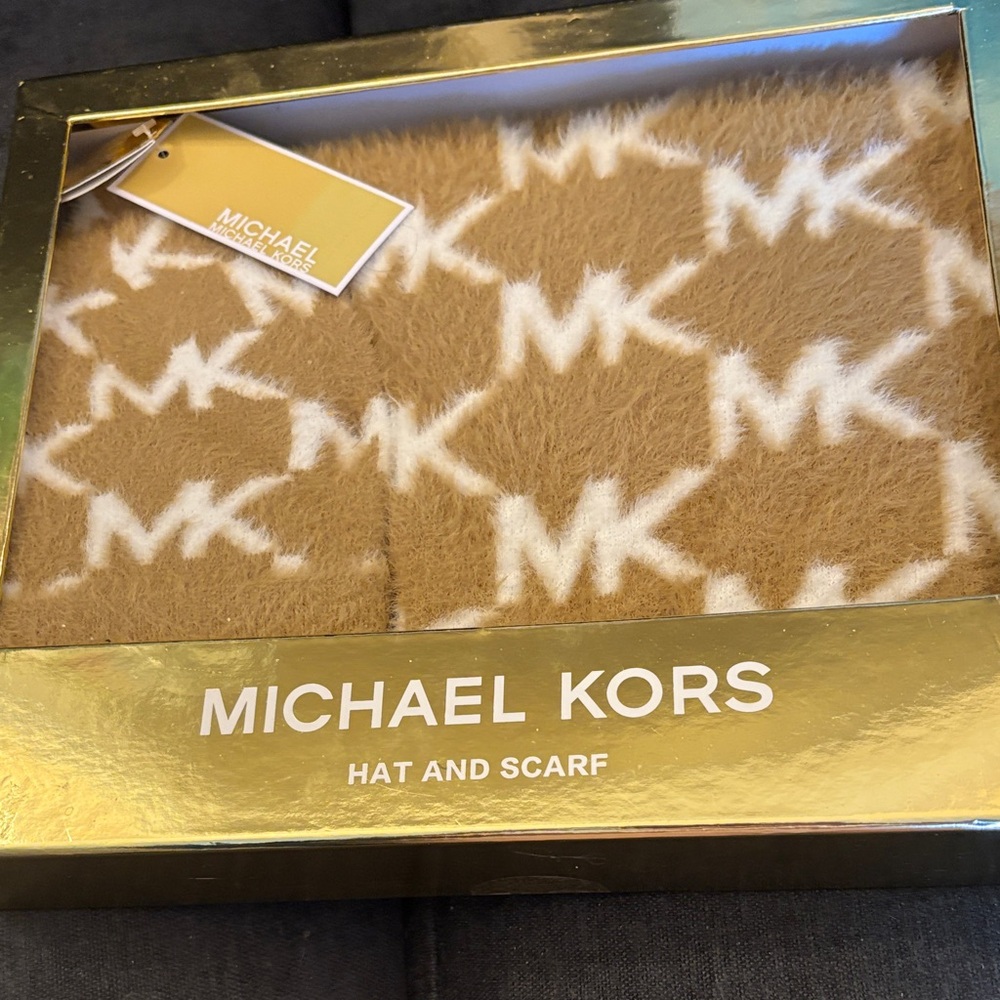 Michael Kors Tan & White MK Logo Hat and Scarf Gift Set - Picture 3 of 3